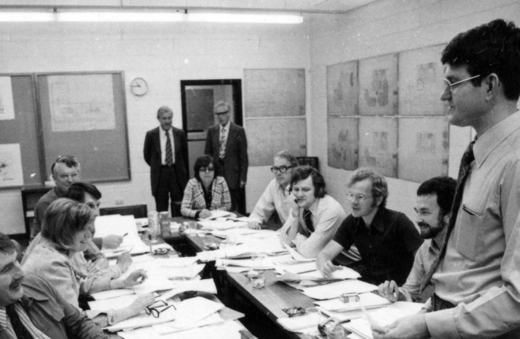 First meeting of the foundation staff of the Australian Graduate School of Management, 1976. (Public Affairs Unit, UNSW Archives CN1127/1)
