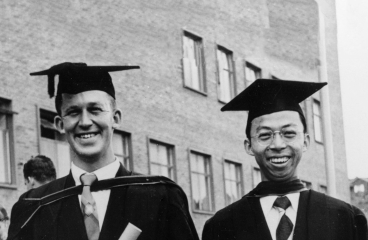 Singaporean student Thomas Woon Chin Lee (right) with fellow Civil Engineering student Geoffrey Wheeler on graduation day in front of the Old Main Building, 14 April 1956.  (Thomas Woon Chin Lee, UNSW Archives 95A77/2)